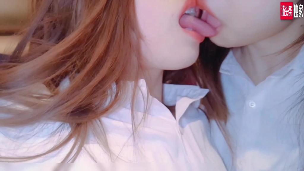 KTV里的百合激吻 预览截图 7
