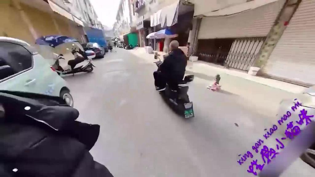 【露出勾引】骚逼勾引农民工大叔居然主动要求内射 预览截图 9