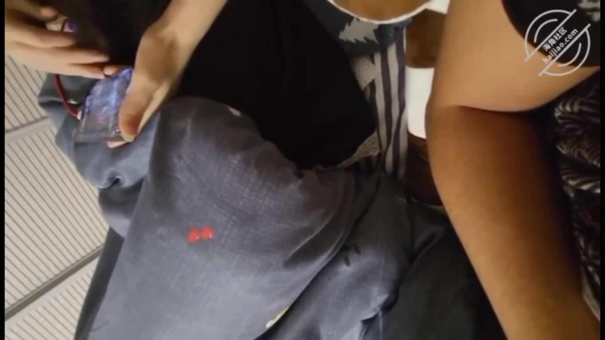 【父女乱伦】破处18岁处女乖巧女儿,女儿喊痛,附泄密照#父女 预览截图 4