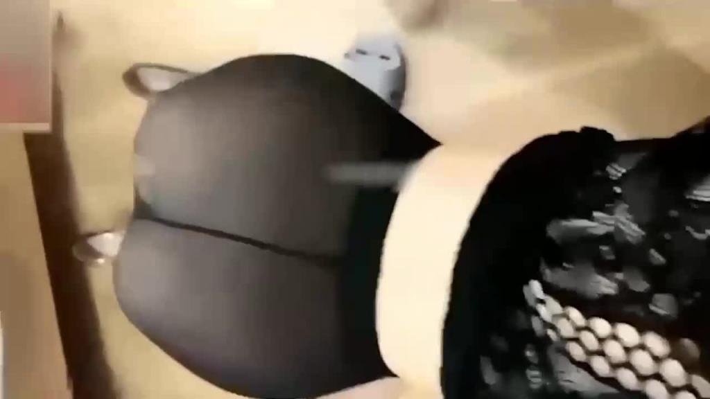 “才两万!麦当劳走红美少女被土豪两万包月跪下舔脚 反差婊 预览截图 3