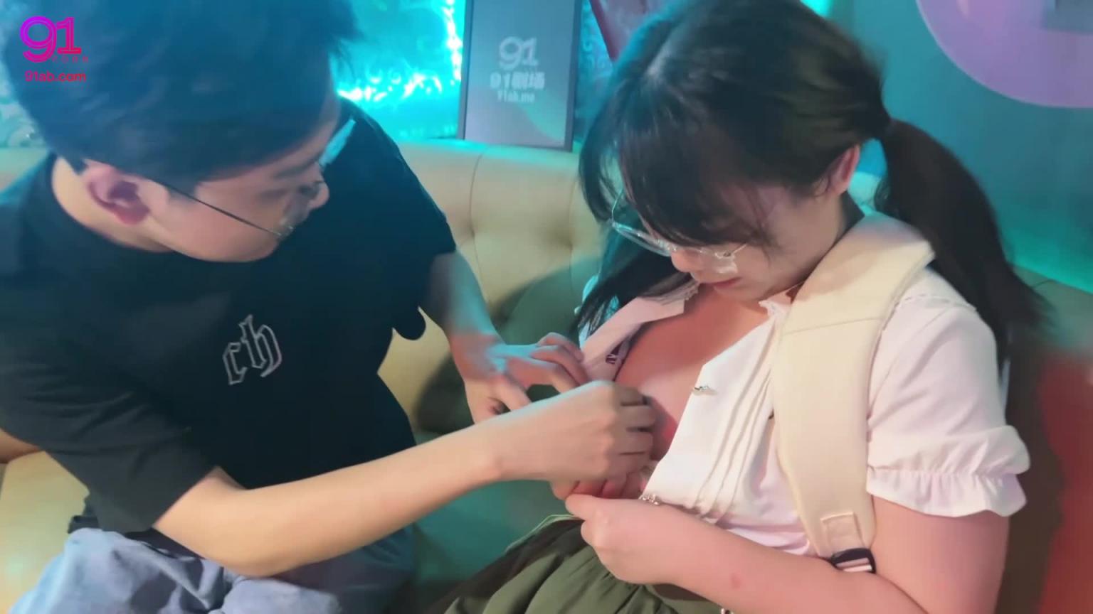 男友欠钱消失骚逼女友用身体偿还 还钱记上集 预览截图 5