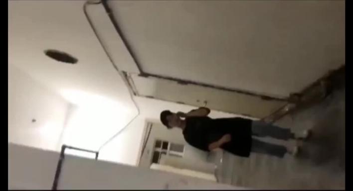 超刺激偷拍十二位美女上厕所尿尿全部有露脸 预览截图 6