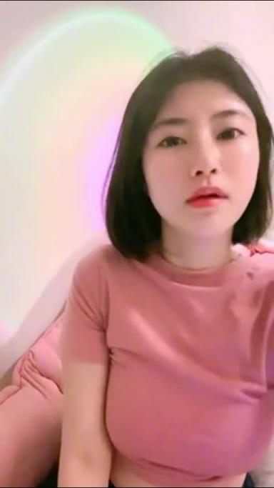 高颜值美女，圆润的奶子粉嫩的屄 预览截图 2