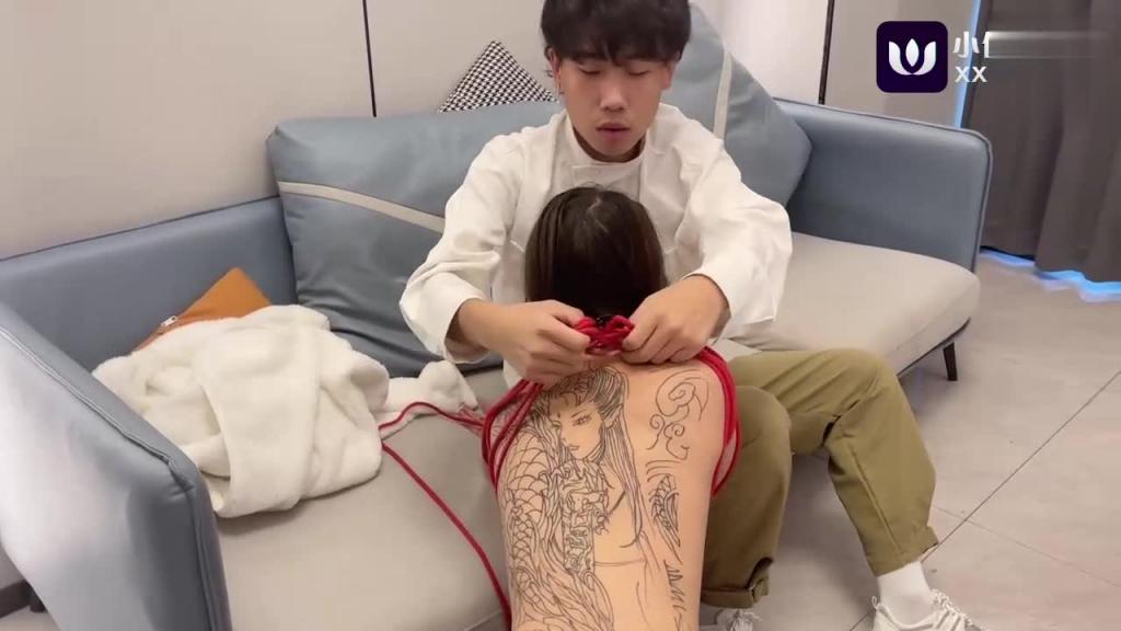 【琪琪】假期圈养亲妹妹当母狗操-清纯妹妹竟如此淫荡 预览截图 1