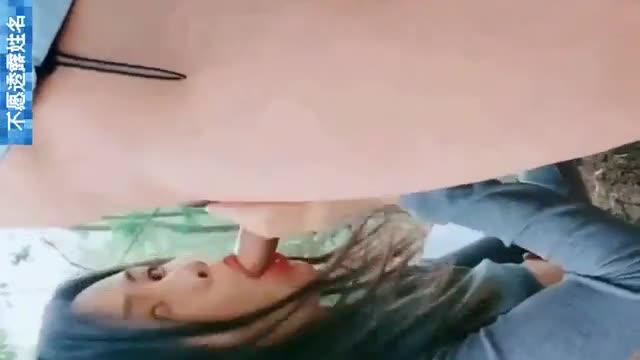 躺在大树枝上扛腿无套做爱美乳御姐和炮友户外激情 预览截图 8