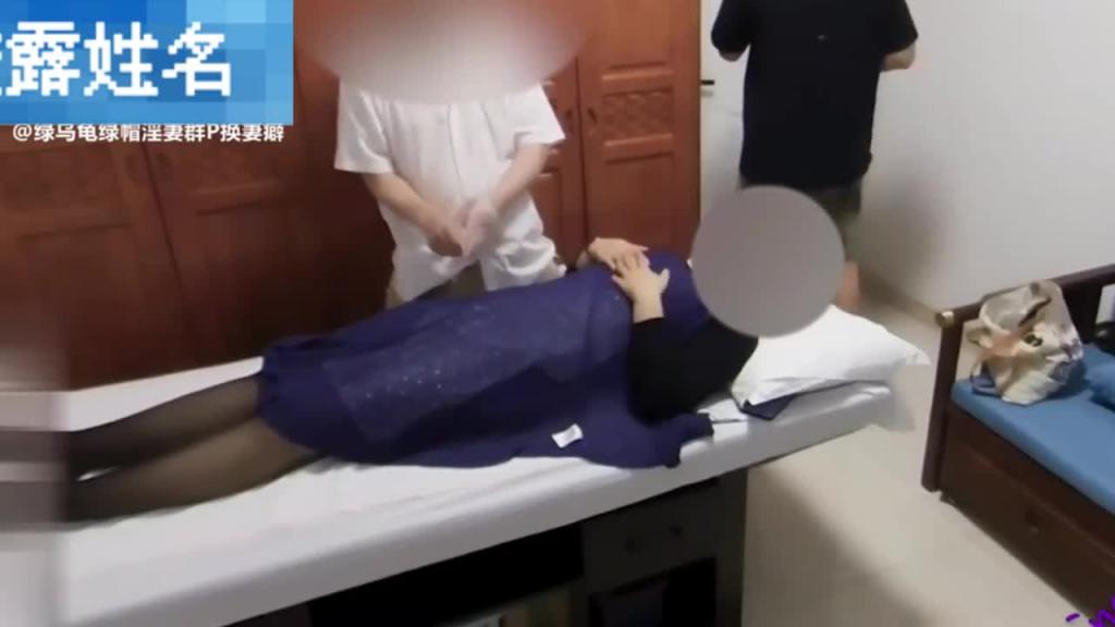 真实大奶骚妻穿情趣内衣,成功勾引按摩店技师锁门玩3P! 预览截图 8