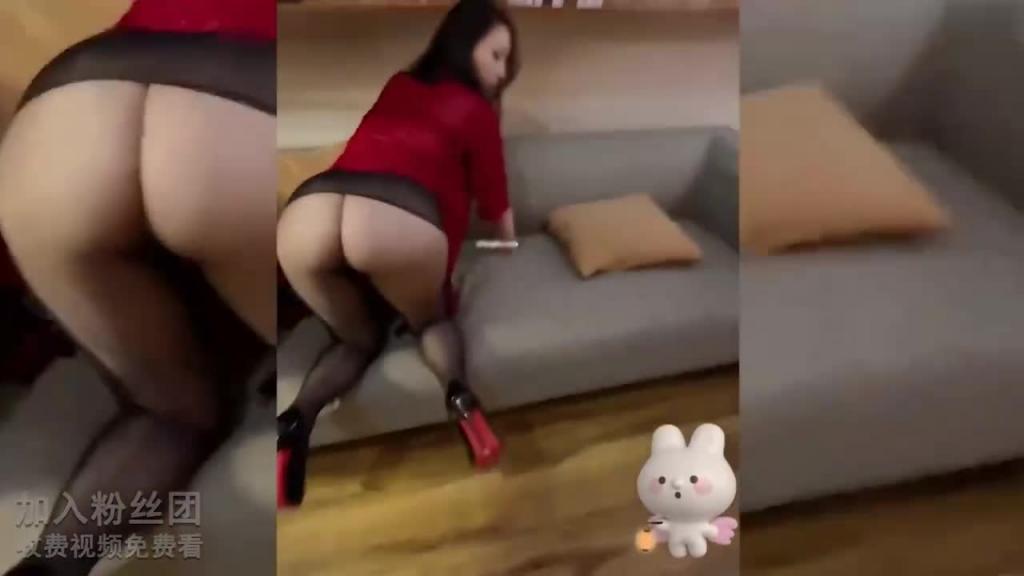 【抖音网红】主播兔兔 肥臀高跟黑丝反差婊小母狗口爆吞精 预览截图 2