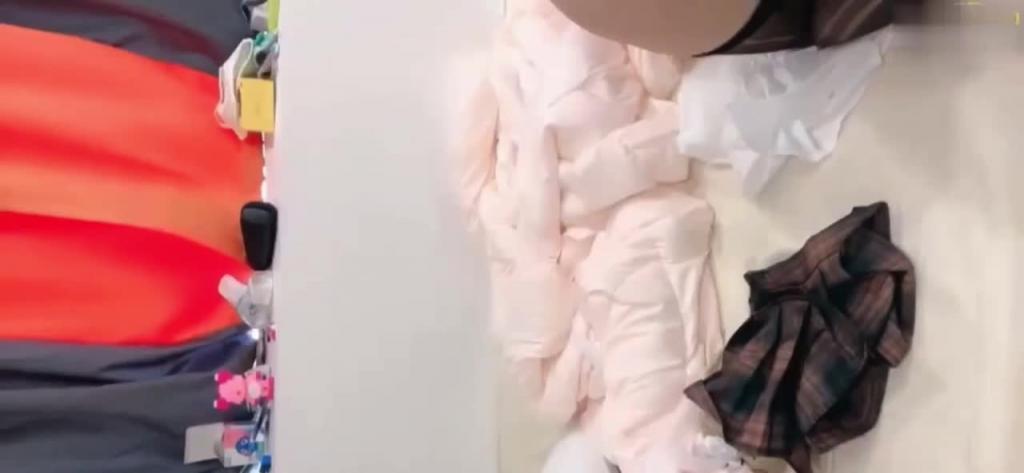 第一萝莉现场18岁童颜巨乳JK少女 预览截图 5