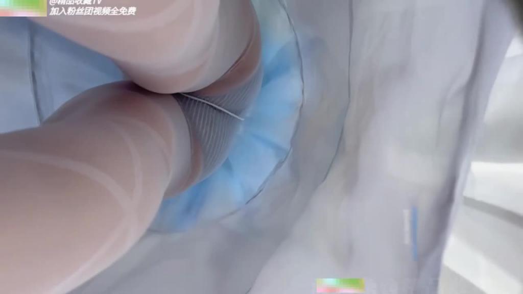 【偷拍泄密】大神校园偷拍毕业典礼学妹裙底风光 预览截图 2