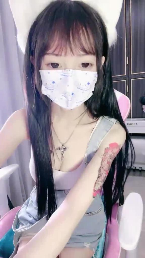 【网红大瓜】抖音千万粉丝蔡萝莉原来是靠下海买lo服起家的 预览截图 3