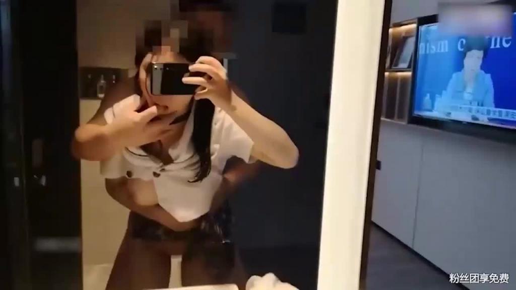 母狗调教内射校服萝莉小母狗,抽插嫩穴没忍住直接内射小穴 预览截图 2