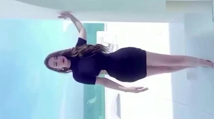 顶级网红【尤妮丝】酒后脱衣勾引男摄影,潜规则 预览截图 7