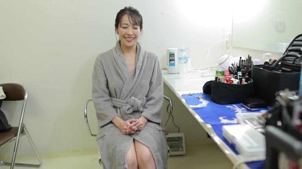 电击復活 专属 谷原希美 最高峰四字头人妻认真狂乱大絶顶性爱特别编 JUL-472 预览截图 12