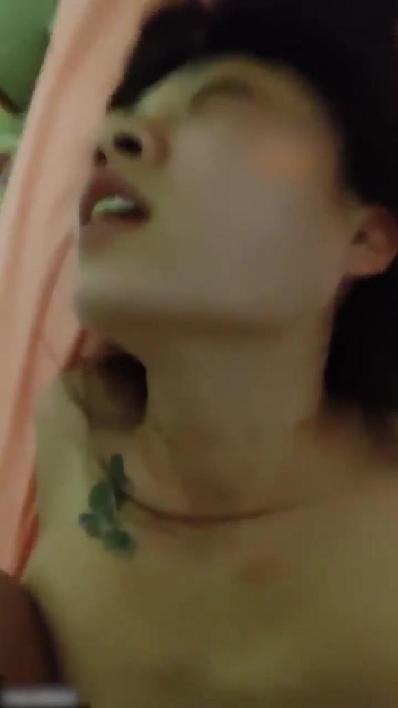 门事件 母狗曝光虽然已经成他人妻 但是丝毫不妨碍她在我胯下吃鸡呻吟 预览截图 8
