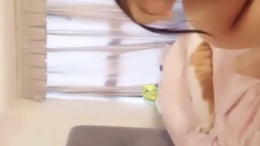 【淫母萝莉】萌妹萝莉给男友视频裸聊,惨遭渣男录视频全网曝光 预览截图 12