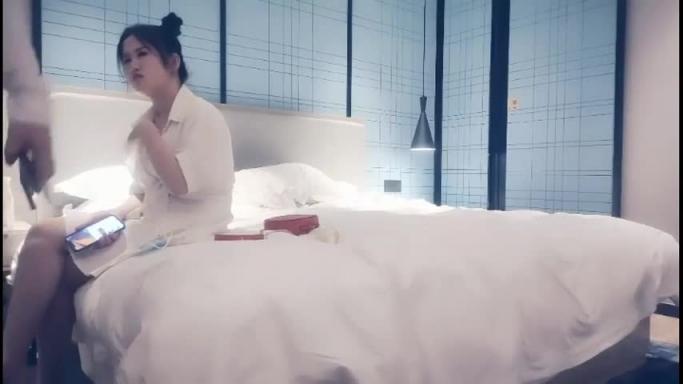身体好得很大探花哥 一次操三个 探花 预览截图 7