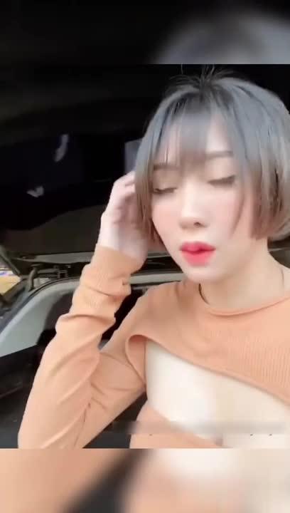 户外露出穿成这样坐三轮车路人都看傻眼了 预览截图 10