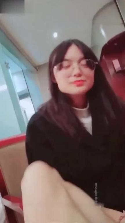 调戏强上师范美女学霸故意不穿内裤在学霸面前露鸡巴 预览截图 3