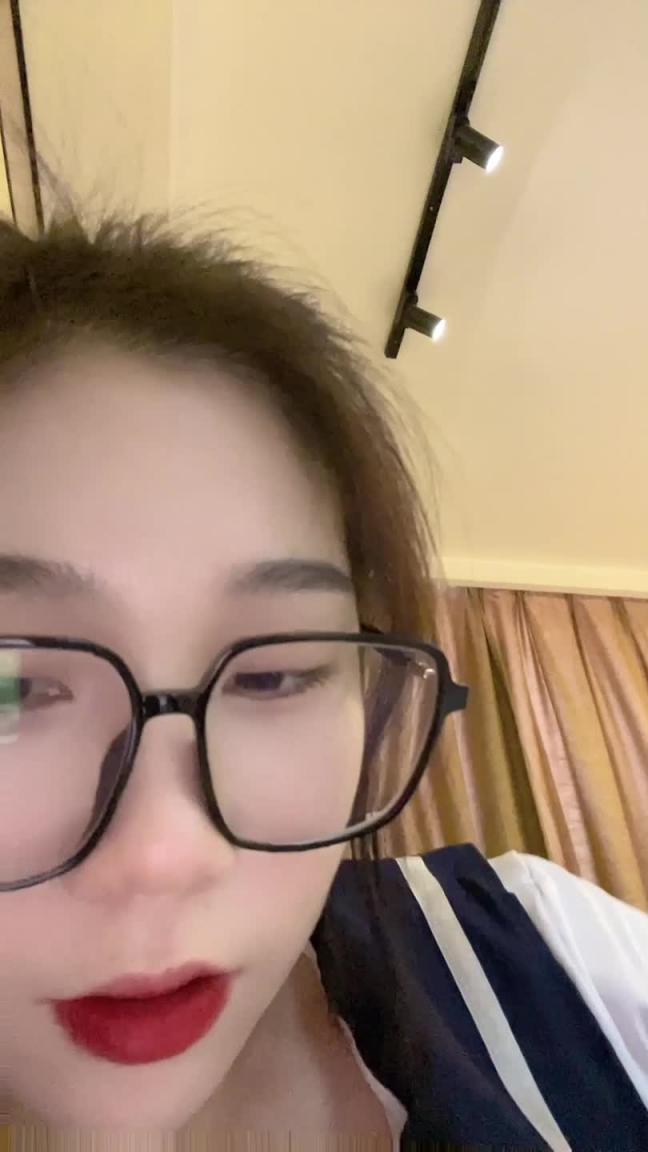 反差大学生自慰勾引 预览截图 4