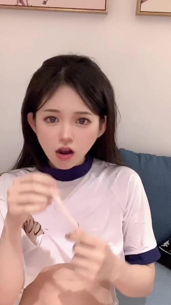 抖音小李崽,萝莉女神网红翻车!给榜一大哥的福利视频被流,知道你3000就能上,白瞎舔你那么久 预览截图 4