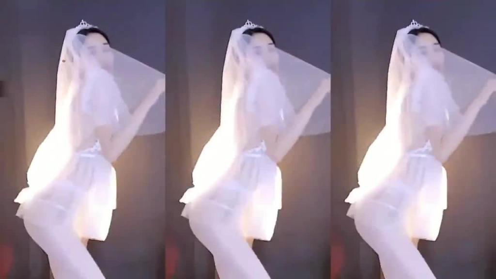 【网易直播】网易CC：极品美女 白夭夭定制透视婚纱骚舞诱惑 预览截图 9