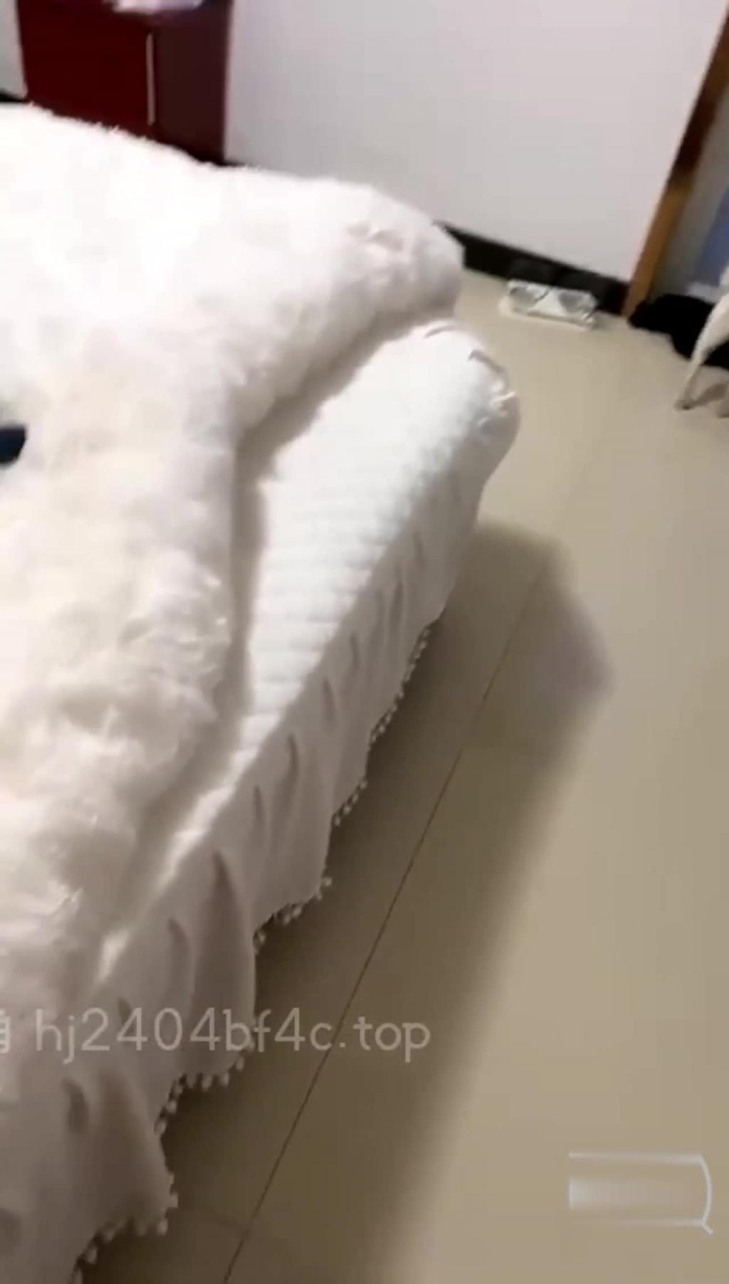 【兄妹乱伦】骚逼妹妹在出租屋日记_逗逗狗欲望一来 预览截图 3