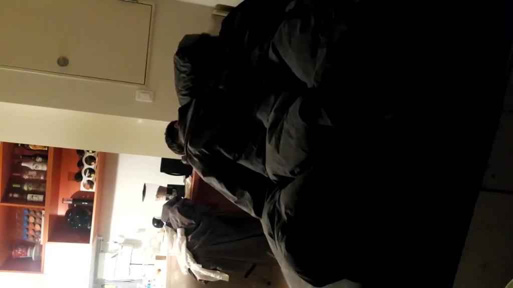 用鸡巴征服美乳人妻 预览截图 9