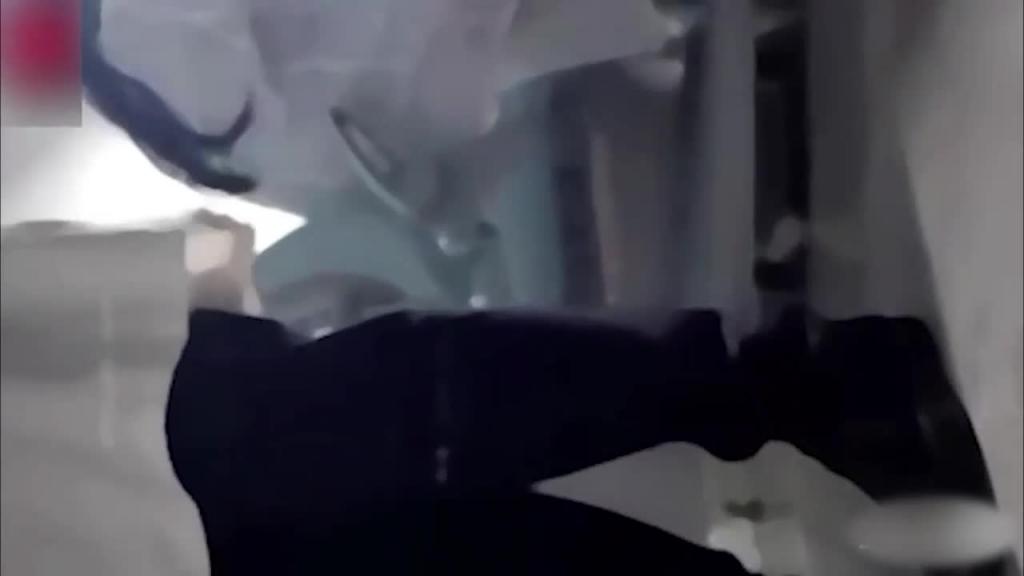 强暴医院女主任,他妈都湿了还装纯,真实记录事件全过程附聊天记录工作照 预览截图 3