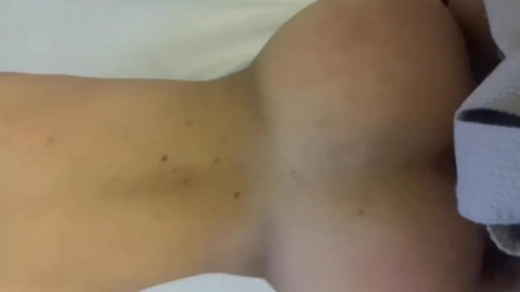 万人求购【楼梯女孩完整版】这个是被调教成母狗的18岁高中生,放出4K高清无水印版本 预览截图 9