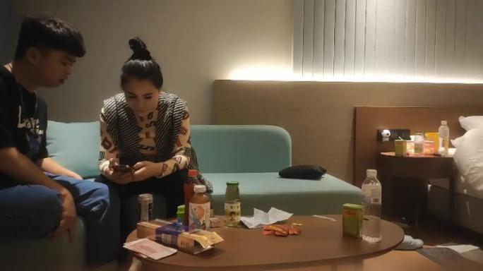 极度淫荡骚熟女~丝袜制服莞式服务 预览截图 4