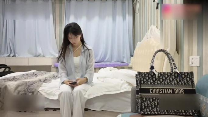 高端约炮极品身材,苗条的清纯学妹各种姿势抱起爆插 预览截图 1
