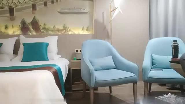 清纯大长腿萌妹,黑色网袜学生制服深喉伺候 预览截图 2