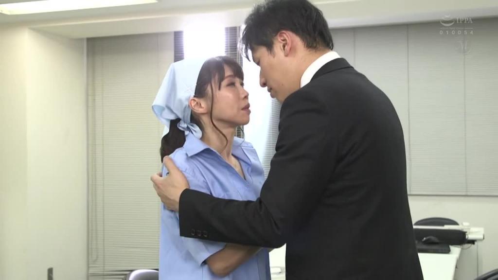 只有我知道的… 休假日上班的服侍奉仕清扫员欧巴桑 藤原芽衣子 OBA-402 预览截图 9