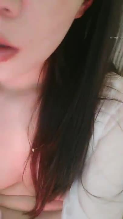 大眼正妹淫荡御姐~手指口逼慰慰表情好骚 预览截图 7