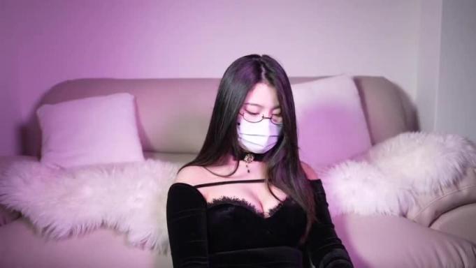 台北娜娜直播福利黑丝铆钉豹纹 预览截图 2