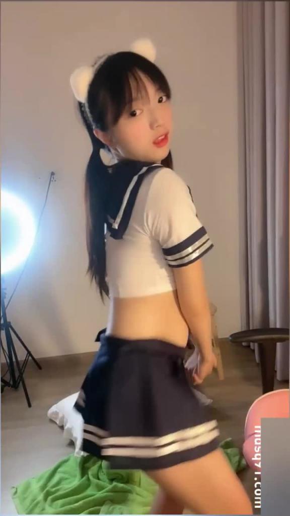 【正宗高中学妹】①操了那么多女人,还是萝莉操着最爽 预览截图 1