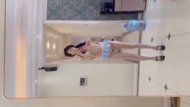 网红主播被男友调教成母狗视频流出全网都在找的资源绝对精彩 预览截图 6