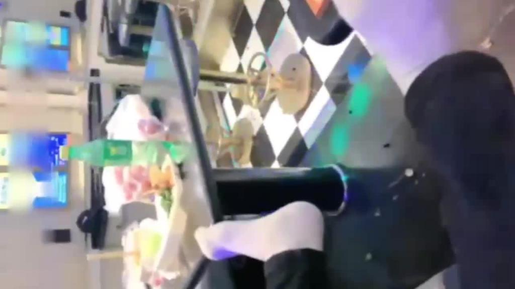 兄弟的女友在KTV喝多了,被我强脱裤子爆操 预览截图 11