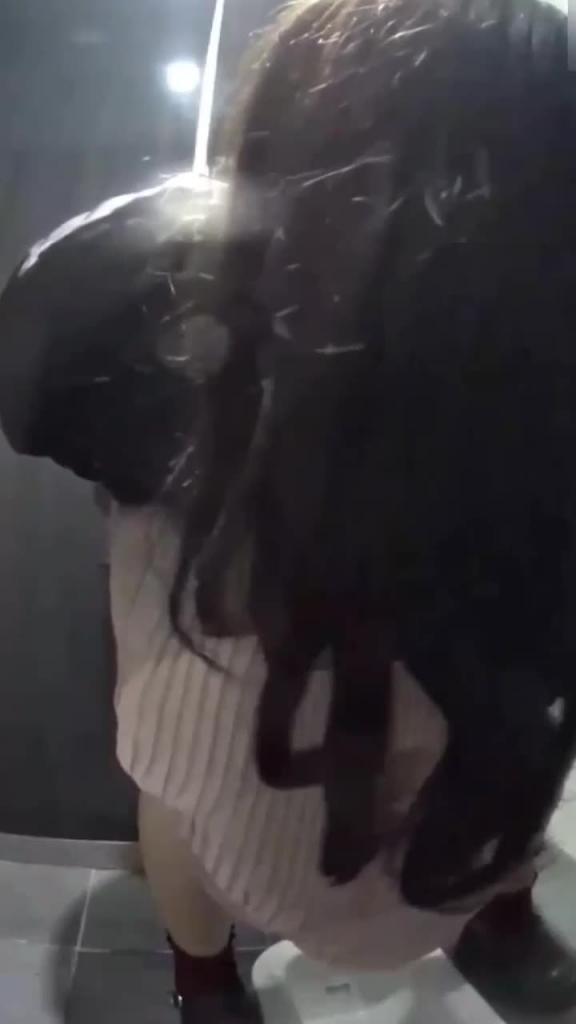 稀缺资源大神街射~厕拍~医院偷拍~酒店偷拍~更衣室偷拍合集100 预览截图 10