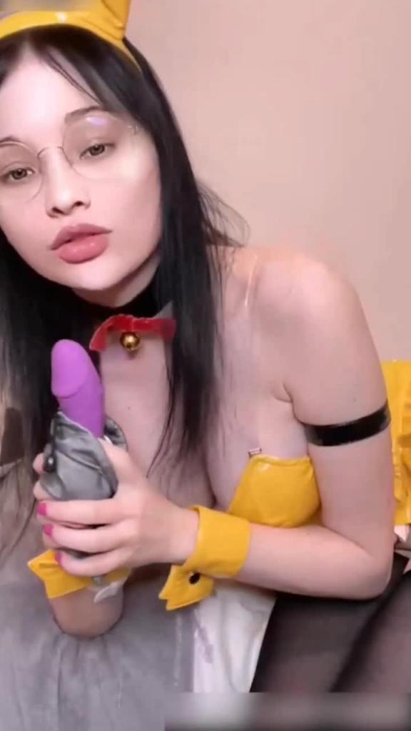 极品网红辣妹欧美人气女菩萨最新cos皮卡丘疯狂淫穴自慰 预览截图 4