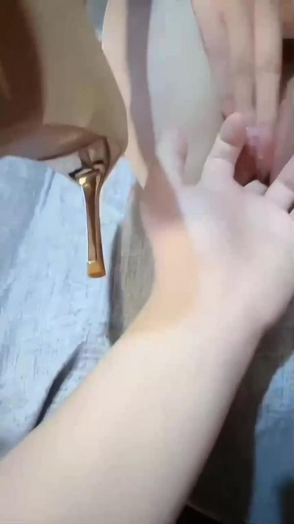 和嫂子激情大战!背着哥哥做爱更刺激!嫂子的皮肤身材真是完美 预览截图 3