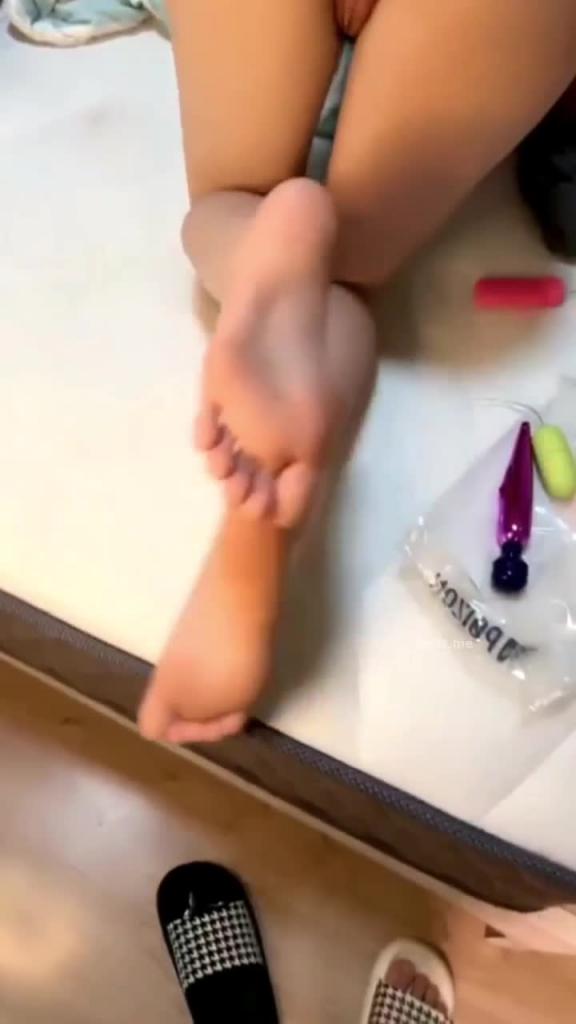 粉嫩少女-居家和男友激情直播操逼，跳蛋震小穴翘起屁股操紧致小穴 预览截图 2