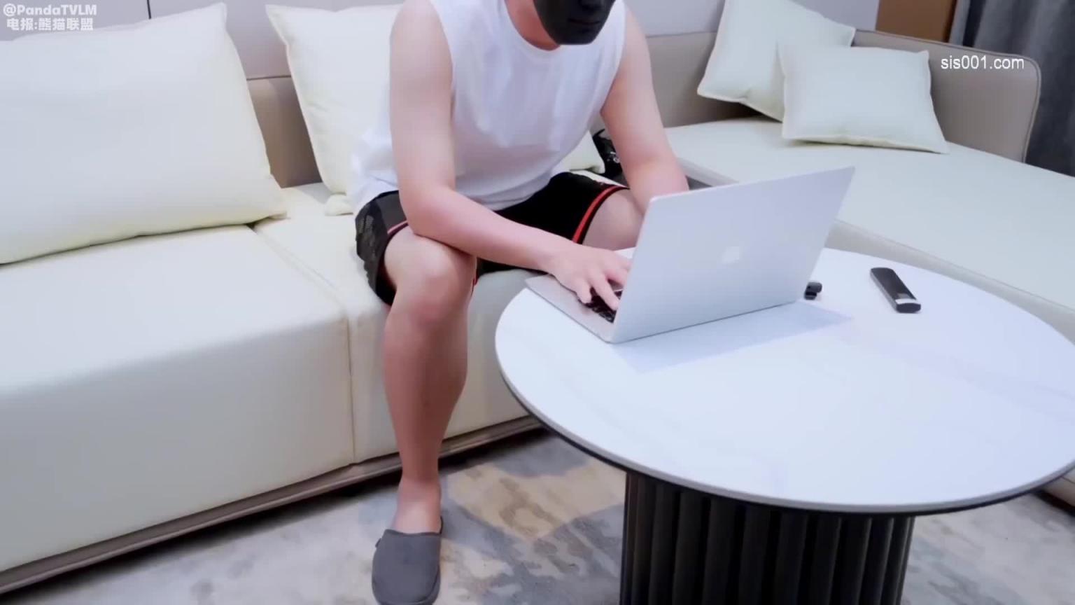 黑丝美腿白虎肥穴游戏陪练的不传之秘成为老板的玩物颜射 预览截图 3