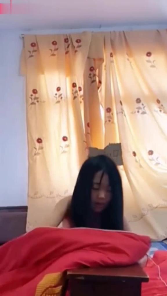 兄妹乱伦清纯可爱大二骚萝莉放假回家被哥哥调教爆操内射! 预览截图 1