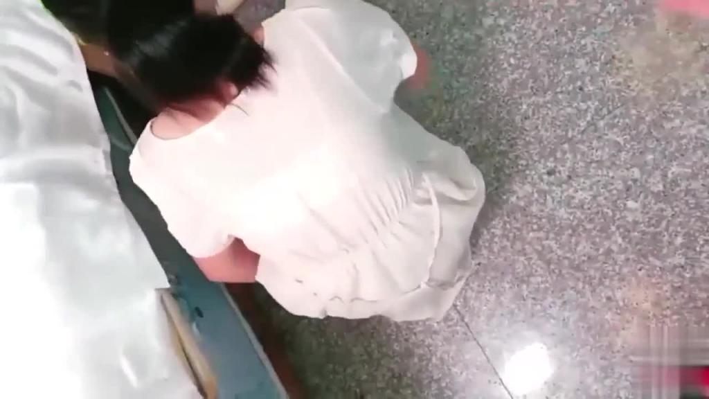 【破处合集】10部珍藏版真实破处萝莉少女学生妹开苞大量见红疼哭的眼泪直流 预览截图 1