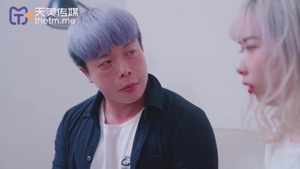 TMW084与弟弟女友假戏真做  边打电话边操给弟弟听 预览截图 2