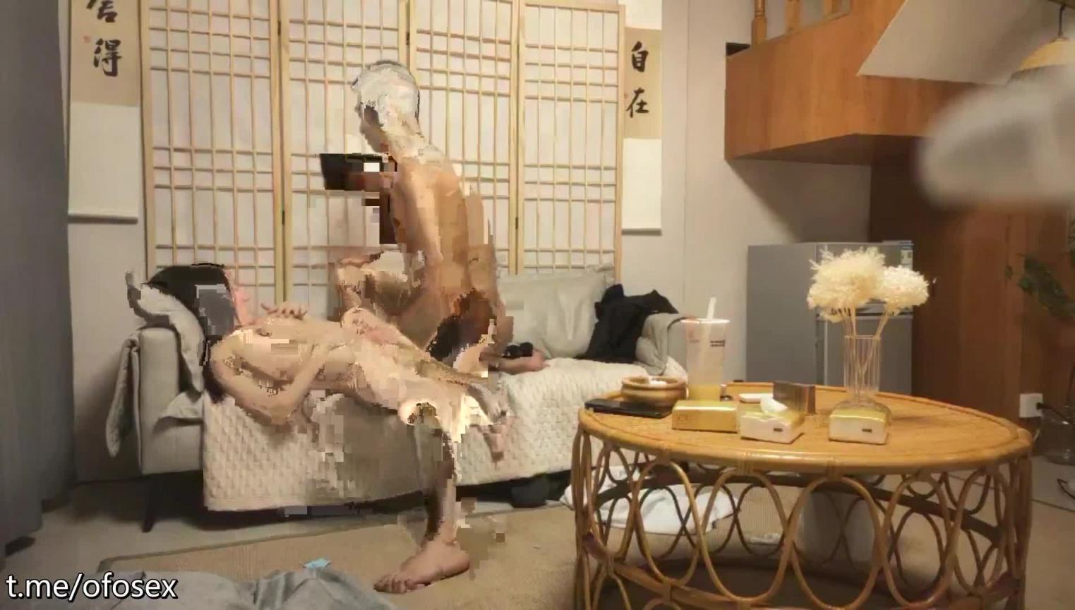 网约花臂纹身骚货手指抠穴调情沙发上一顿输出 预览截图 9