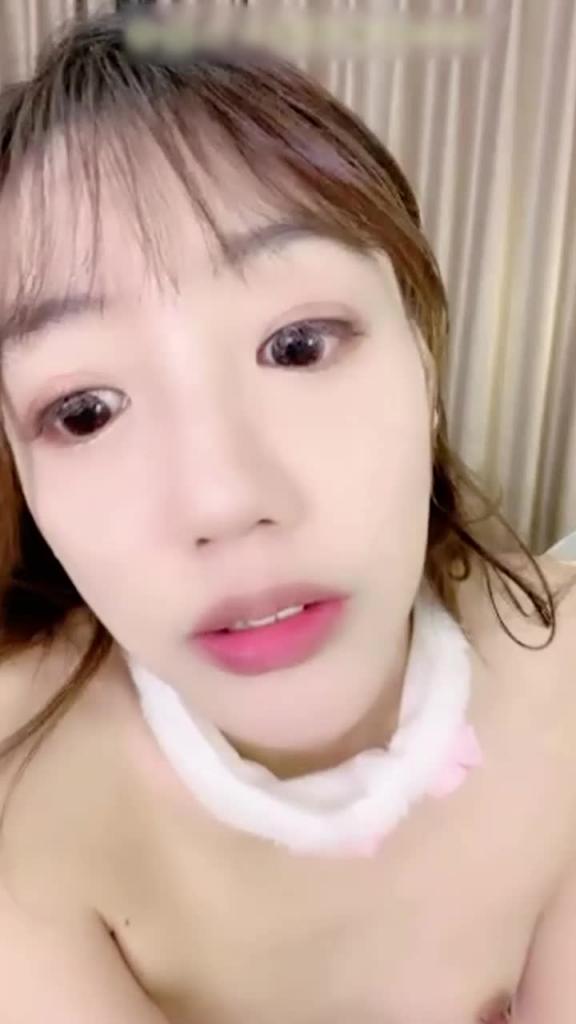 极品尤物两男一女一起玩两根吊轮 预览截图 9