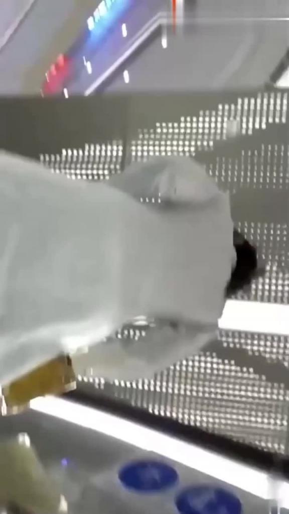 偷拍裙底]漫展抄底各种美女裙底美腿内裤合集 预览截图 8