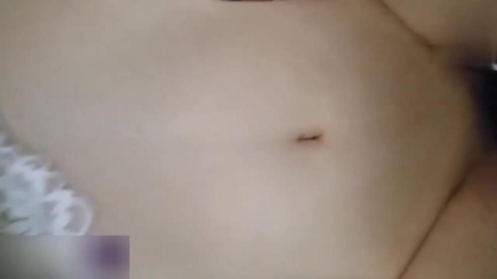 【父女乱伦】给女儿手机诱导女儿口交强插破处内射 预览截图 9